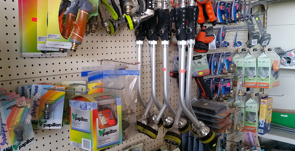 Reparto piantine e sementi per orto